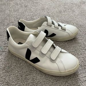 Veja 3-Lock Logo Sneaker in Extra White & Black